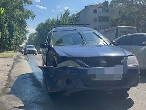 В Уфе в машину скорой помощи въехала «Лада Ларгус»