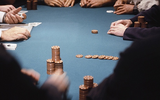 Не садитесь за стол с Цукербергом. Искусственный интеллект от Facebook обыграл лучших мастеров покера