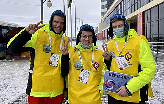 Более 150 волонтеров помогают паралимпийцам на Играх "Мы вместе. Спорт" в Ханты-Мансийске