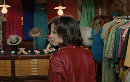 Розничные продажи одежды в России упали на 90 процентов