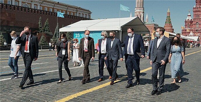 Седьмой книжный  фестиваль "Красная площадь" посетили Максут Шадаев и Сергей Нарышкин