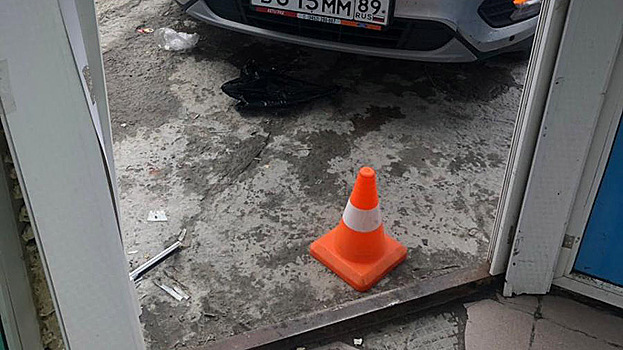 В Надыме водитель внедорожника сбил пешехода, перепутав газ с тормозом