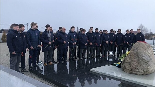 Хоккеисты «Олимпии» посетили мемориальный комплекс на месте гибели команды «Локомотив»