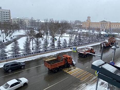 Аварии и заторы образовались в Иркутске из-за снегопада