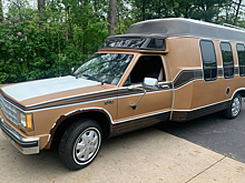 Посмотрите на пикап Chevrolet с огромным салоном и двуспальной кроватью