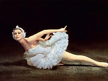 В России вышла книга "Майя Плисецкая. Пять дней с легендой. Документальная история"
