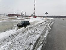 В Саратовской области полицейские пришли на помощь попавшей в ДТП автоледи