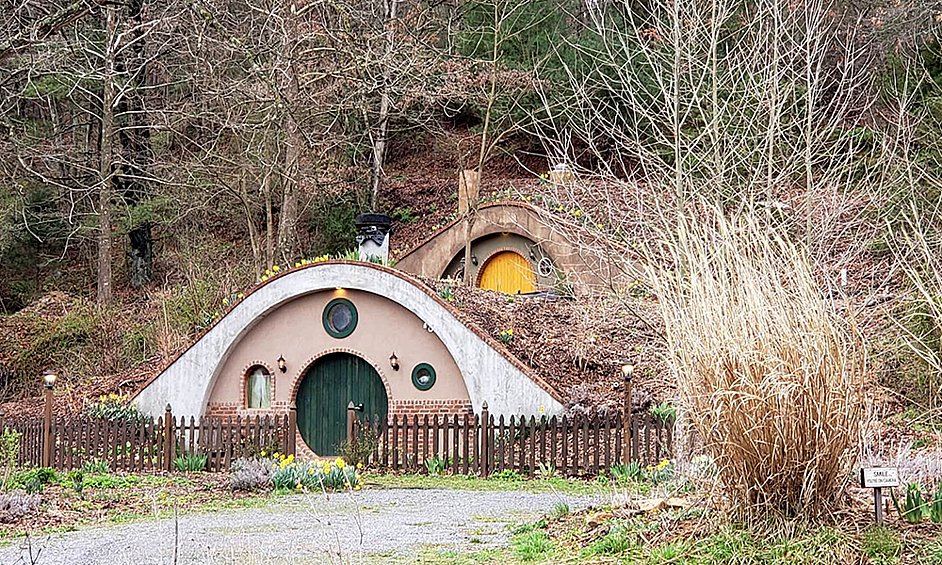 Hobbit Style Underground Cabin. Этот уединенный хоббит-хаус, находится в долине Голубого хребта