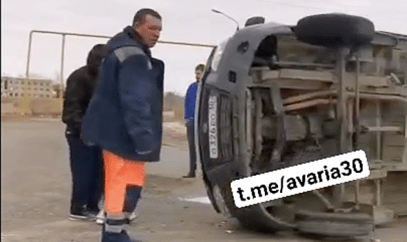 В ДТП на 3‑м Интернационале перевернулся автомобиль (видео)