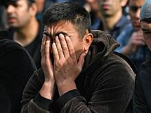 Групповой намаз в центре Москвы сняли на фото