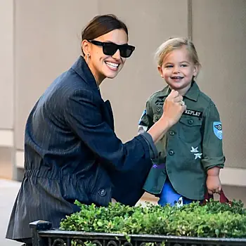 Российские фанаты Ирины Шейк в восторге: модель говорит с дочерью на русском