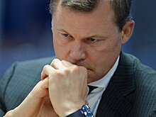 Суд оставил под арестом счет экс-главы "Почты России"