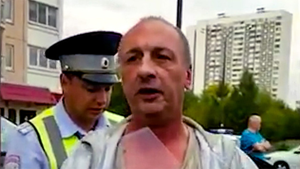 "Вы здесь никто"! Пьяный москвич разбил 10 машин на парковке