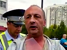 "Вы здесь никто"! Пьяный москвич разбил 10 машин на парковке