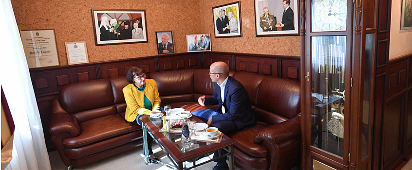 Беседа о работе и книге «АК-47»: глава Удмуртии встретился с дочерью Калашникова