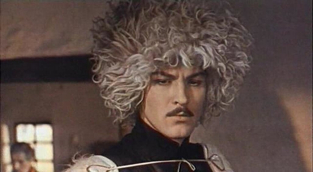 Владимира Ивашова, сыгравшего Печорина в дилогии Ростоцкого "Герой нашего времени", озвучил Вячеслав Тихонов. Дело в том, что в этот момент Ивашов сильно простудился и потерял голос. 