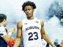 Айзек Окоро сразу после выбора под 5-м номером подарил родителям автомобиль