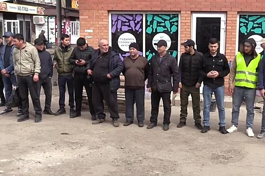 ФСБ и МВД провели рейд в Мариуполе, восемь мигрантов выдворили из России