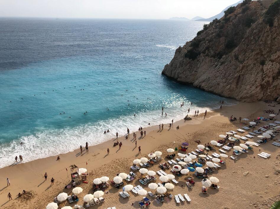 море август отдых. куда поехать на отдых. ольгинка пляж 2022. самый бюджетный отдых. болгария софия море.