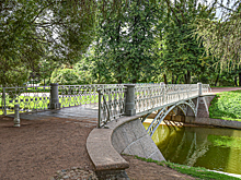 В Таврическом саду отреставрировали старинный мост