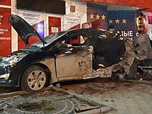 В Крыму ВАЗ "влетел" в дерево