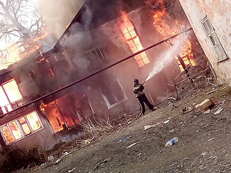 Пожар на Советской тушили 29 человек