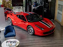 Посмотрите на Ferrari 458 с двумя рулями и без двигателя