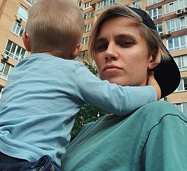 «Папина дочка» Мельникова показала редкое фото младшего сына от Смольянинова