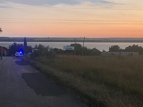 В Ростовской области автомобиль врезался в жилой дом
