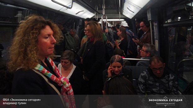В Париже после взрыва в петербургском метро разрешили обыскивать пассажиров подземки