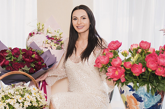 Воздушные шары, вечернее платье и цветы: как жена футболиста Юрия Жиркова отметила день рождения