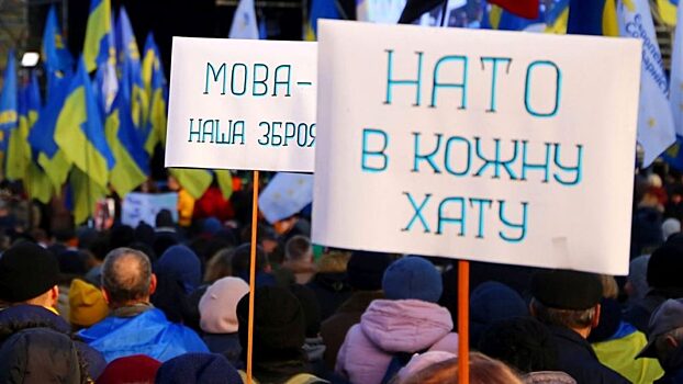 «Аргументы и факты»: Киев спешит в блок НАТО, но украинцев туда не возьмут