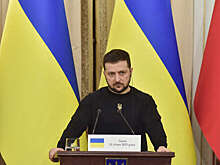 Зеленский призвал лишать гражданства Украины людей, имеющих российский паспорт