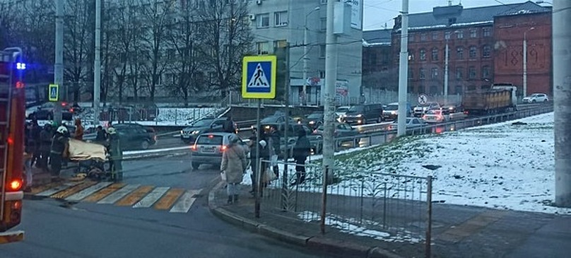 В Калининграде грузовик насмерть сбил женщину с ребёнком в коляске