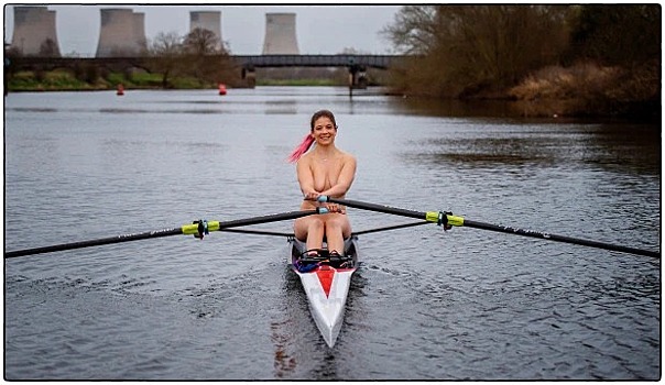 Нудистка из Великобритании плавает в лодке нагишом, готовясь пересечь Атлантический океан
