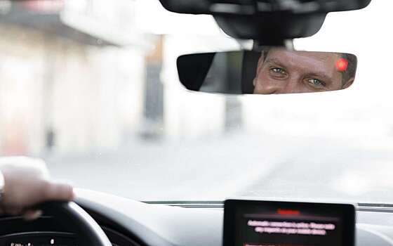 Названы скрытые возможности зеркал заднего вида, о которых молчат инструкторы