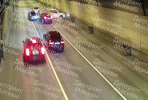 Автоавария с участием автомобиля Tesla в Москве попала на видео