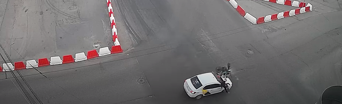 В Вологде мотоциклист на полном ходу врезался в такси