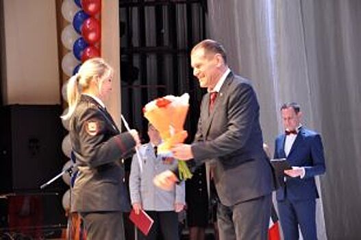 Челябинские полицейские получили благодарности и премии от депутата Госдумы