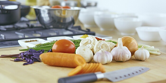 Терапевт Залетова: холод и сокращение светового дня приводят к повышению аппетита