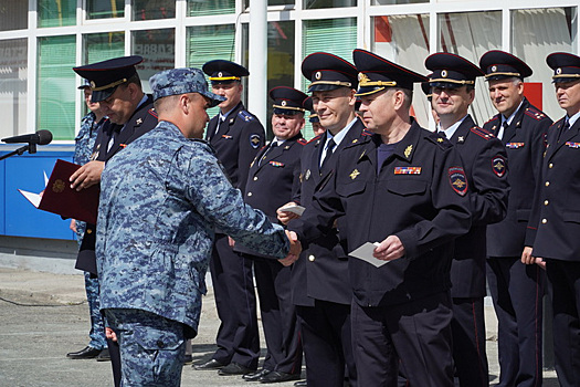 Курганских полицейских наградили после возвращения с Кавказа