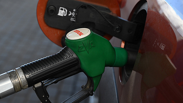 Впервые с октября 2024 года в Москве подешевел бензин