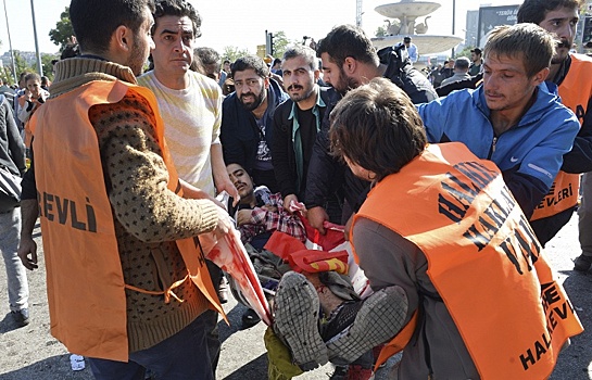 Число жертв двух взрывов в Анкаре возросло