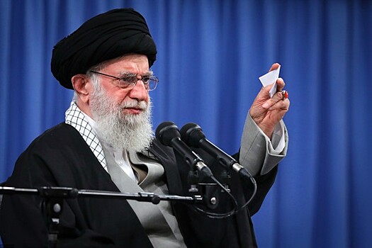 Хаменеи пригрозил США военным поражением