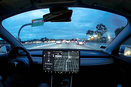 Эксперты оценили идею лицензировать автопилот Tesla на других авто