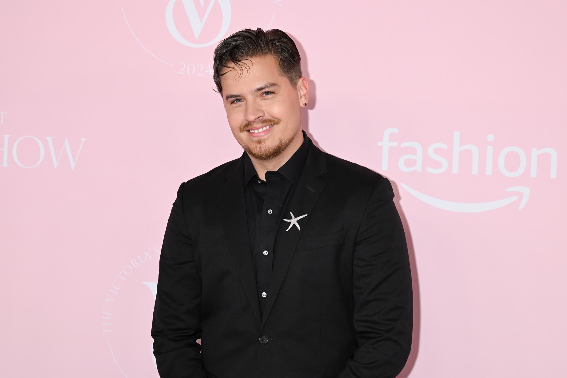 Майли Сайрус раскрыла тайный роман со звездой Диснея