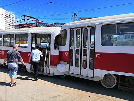 Число пострадавших при столкновении трамваев в Самаре увеличилось до трех
