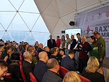 В Волгограде поисковики передали личные вещи родным советских воинов