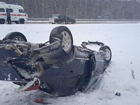Мужчина и женщина пострадали в ДТП с переворотом машины в Башкирии