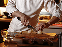 Тотальную нехватку поваров в России связали с мерами против мигрантов